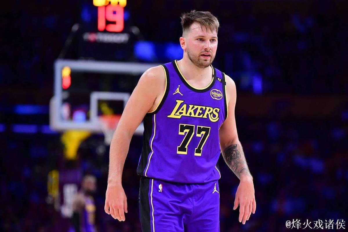 湖人获胜却遭隐忧！斯玛特故技重施，东契奇表现失控